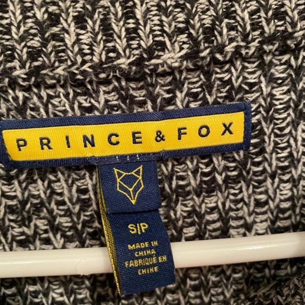 PRINCE & FOX Crew Neck Sweater size small - Picture 2 of 4